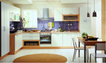 Белая кухня со светло-коричневой отделкой - Мебельный интернет-магазин Комека Екатеринбург